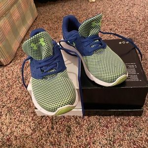 Under Armour Fashion Sneakers. 6Y